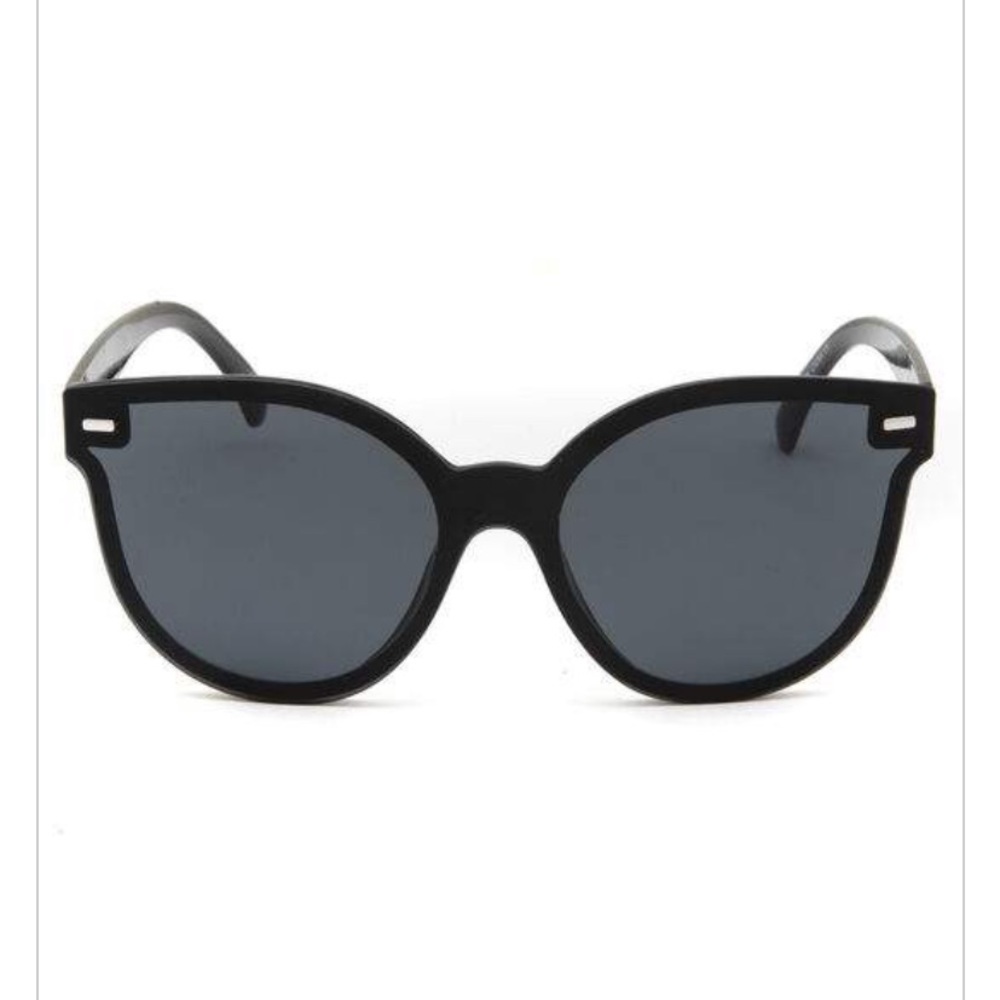 Black Plastic Cateye Sunglasses